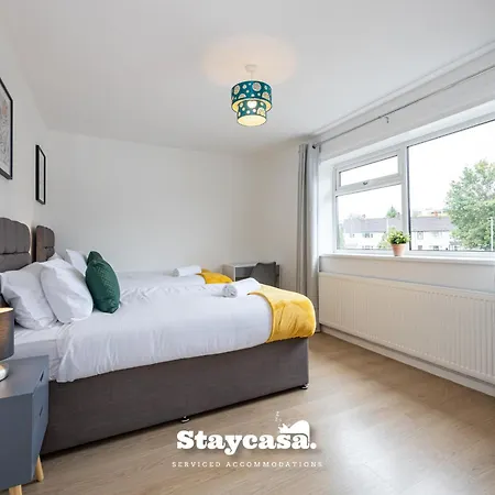 Spacious Cosy Cove With Large Driveway And Garden