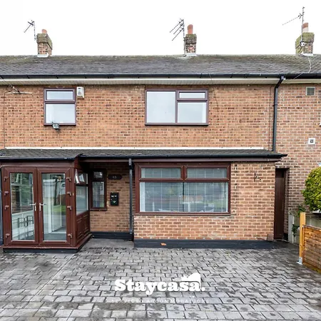 Spacious Cosy Cove With Large Driveway And Garden Wythenshawe