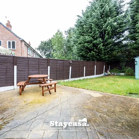 Hébergement de vacances Spacious Cosy Cove With Large Driveway And Garden Wythenshawe