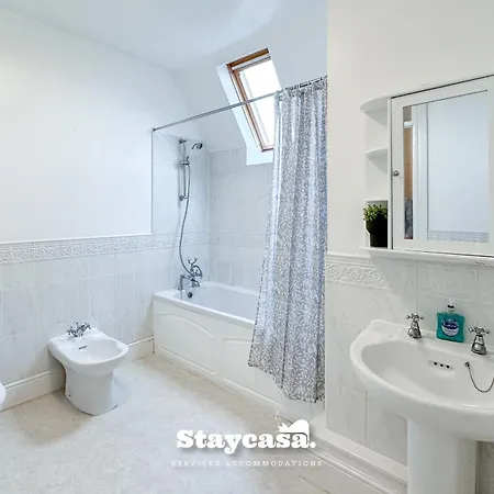 Carlton Co-living - Private Self-cater Manchester