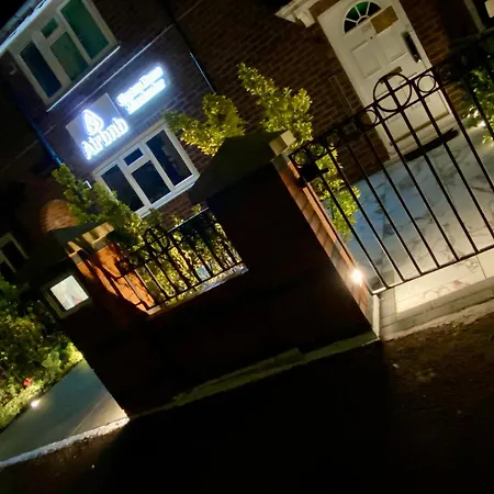 Clayton Homestay *