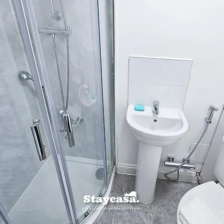 Large 6br House Free Parking & Wifi