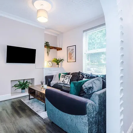 Modern 3br House In Manchester, Ideal For Groups, Free Parking - Sleeps 8 Дом отдыха Манчестер