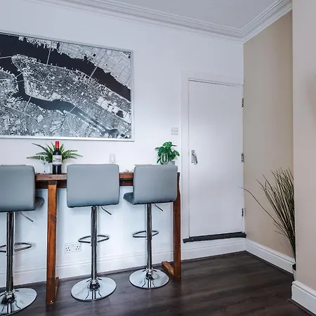 Hébergement de vacances Modern 3br House In Manchester, Ideal For Groups, Free Parking - Sleeps 8