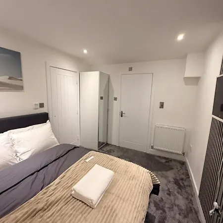 Luxury - Pick A - Free Parking & Kitchen Access, Near Etihad Stadium, The Coop Live & Piccadilly Station, *