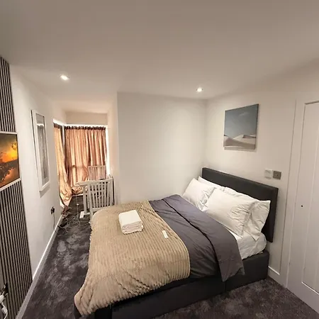 Luxury - Pick A - Free Parking & Kitchen Access, Near Etihad Stadium, The Coop Live & Piccadilly Station, * Manchester