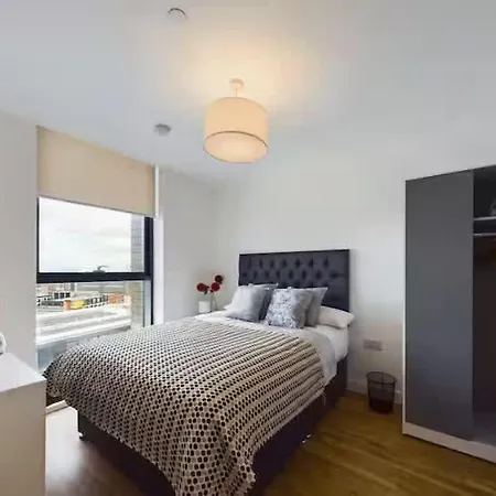 아파트 New! 2 Bedroom Flat In Waters By With Us, Perfect For Families, Couples & Groups, Free Private Parking!