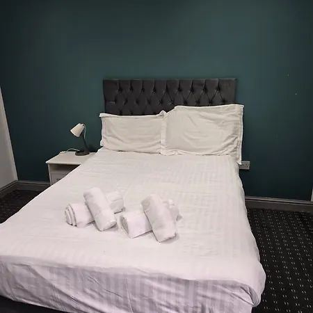 Landcross Co-living - Private Self-cater *