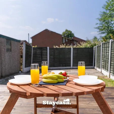 3-bedroom House W Free Parking, Near Man Airport! Manchester