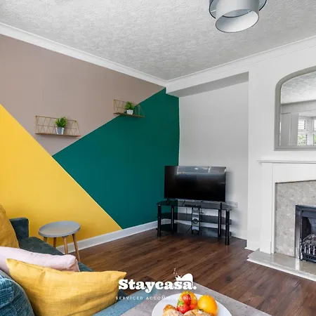 3-bedroom House W Free Parking, Near Man Airport!