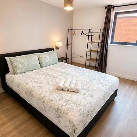 Centre 2 Bed With A Balcony Apartment