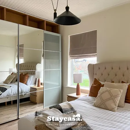 Stylish Interior Cosy Haven - On-street Parking Manchester