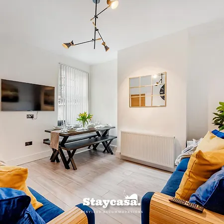 Urban Oasis Spacious 4-bedroom In Tatil Evi Manchester