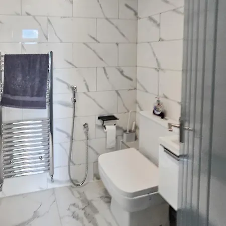 Selvedge Hideout 5min To With Street Parking * Manchester