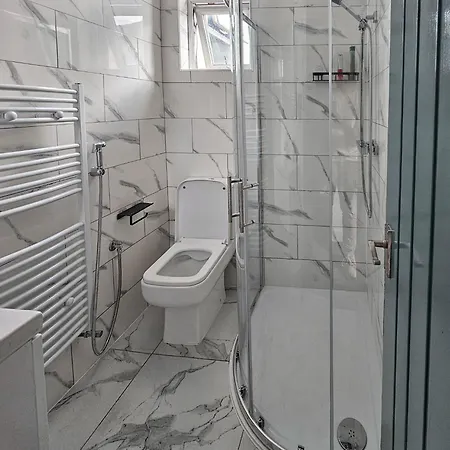 Selvedge Hideout 5min To With Street Parking * Manchester
