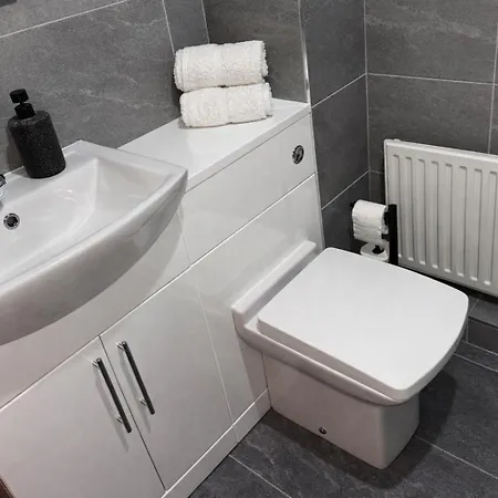 Hub - 2br With Free Parking, Near Airport & Attractions * Manchester