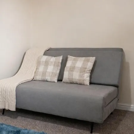 Casa de Férias Hub - 2br With Free Parking, Near Airport & Attractions *