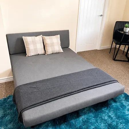Hub - 2br With Free Parking, Near Airport & Attractions *