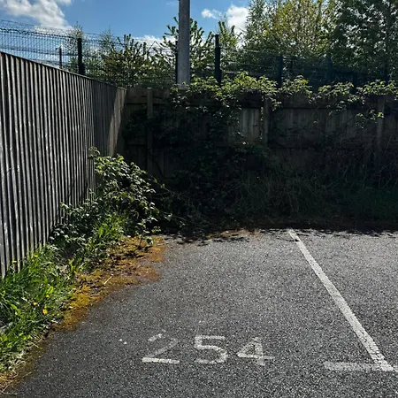 Hub - 2br With Free Parking, Near Airport & Attractions *