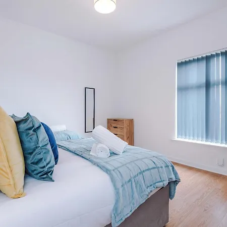 Spacious 2-bed 5mins To Co-op Live & Etihad Campus W Free Parking Semesterbostad *