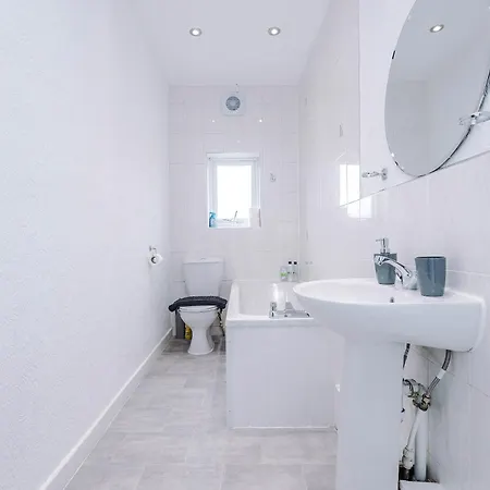 Spacious 2-bed 5mins To Co-op Live & Etihad Campus W Free Parking * Mánchester