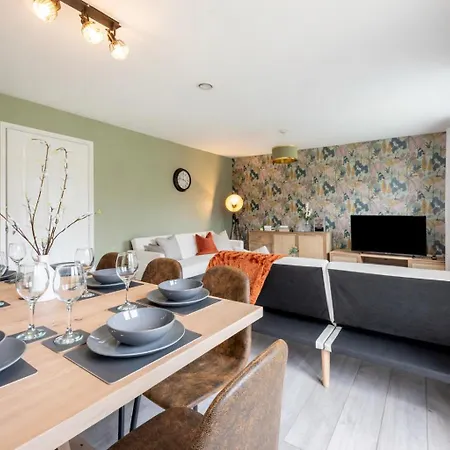 Dom wakacyjny Chic 4bd Abode - Free Parking - Snooker Manchester