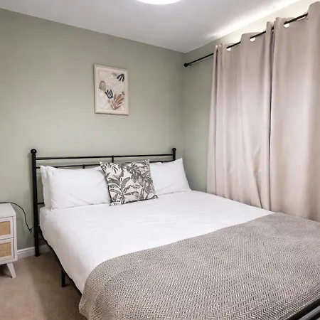 Holiday home Chic 4bd Abode - Free Parking - Snooker Manchester