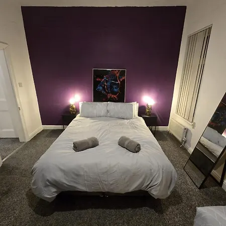 Contractor House - Fast Wifi - Sleeps 7! * Manchester