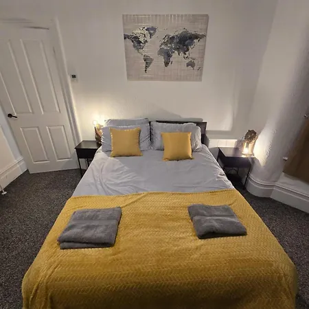 Contractor House - Fast Wifi - Sleeps 7! * Manchester