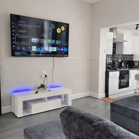 3-bed Sleeps 6 Free Parking Work Holiday home *