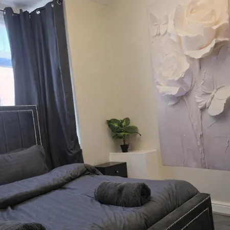 3-bed Sleeps 6 Free Parking Work Holiday home