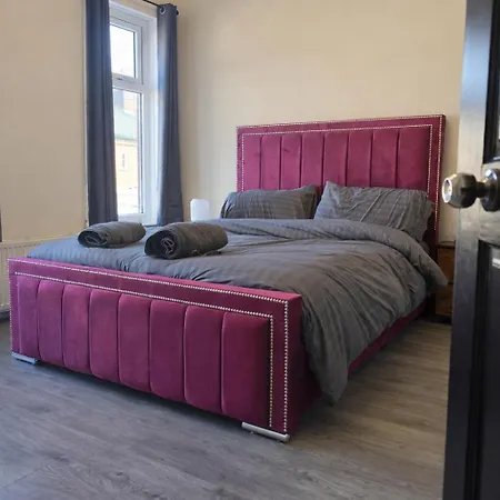3-bed Sleeps 6 Free Parking Work