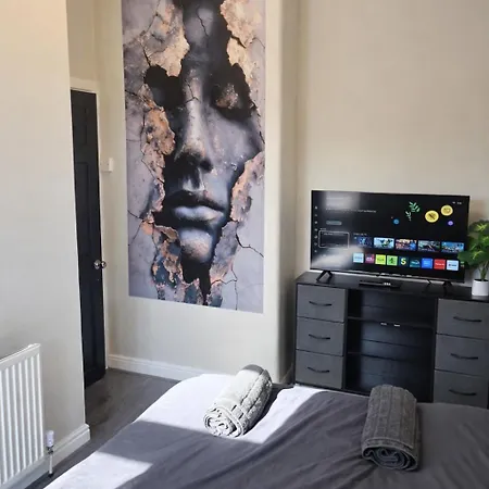 Holiday home 3-bed Sleeps 6 Free Parking Work