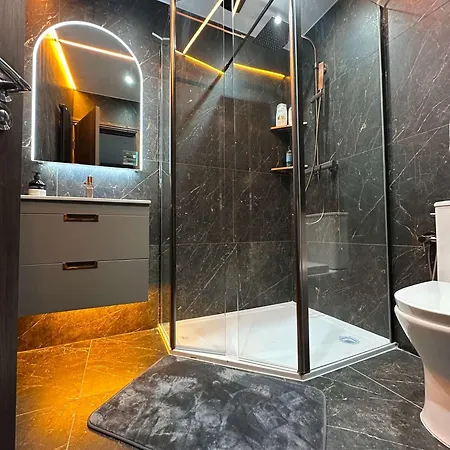 Luxehaus Mcr 度假居 *