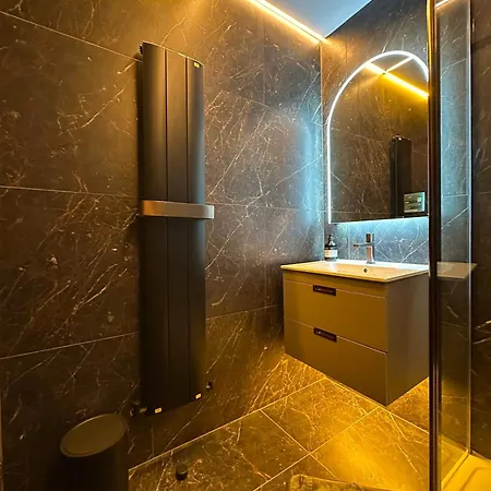 Luxehaus Mcr *