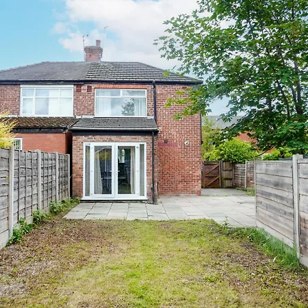 Дом отдыха Spacious 3Br Family Home Near Coop Live And Etihad Stadium - Free Parking! *