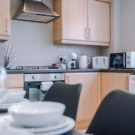 Semesterbostad Spacious 2-bed 5mins To Co-op Live & Etihad Campus W Free Parking Manchester