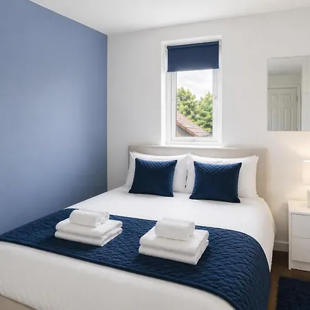 Modern 2 Bedroom House With Parking Μάντσεστερ