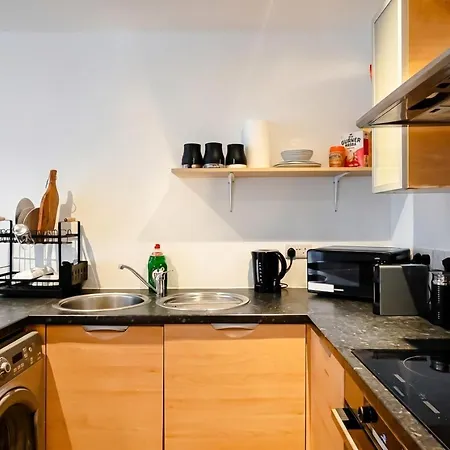 Boutique Two-bedroom Near Old Trafford, Sleeps Six, Free Parking Daire Manchester