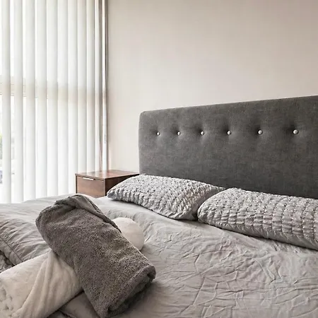 Manchester Gem 2-Bed Apartment With Ensuite Manchester