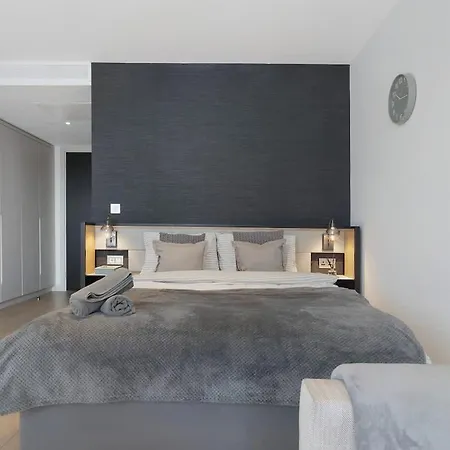 Stylish With Wi-fi And Shared Facilities *