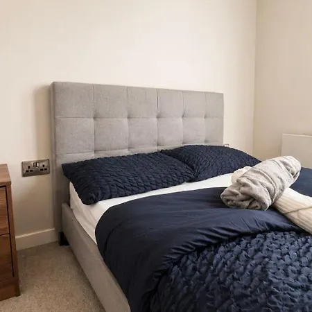 Manchester Gem 2-Bed Apartment With Ensuite Manchester