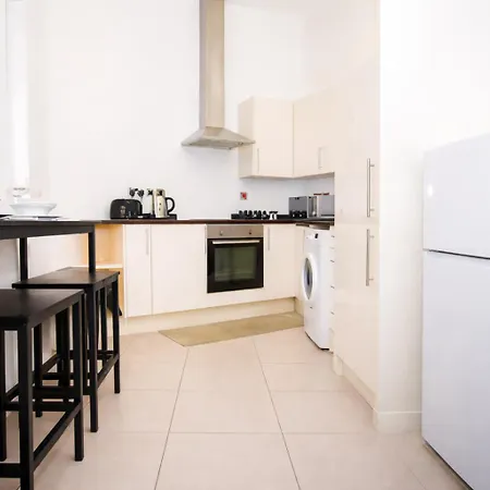 Prime Salford 1br • Free Parking • Access *
