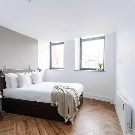 Modern 3bed Flat In W Security شقة مانشستر