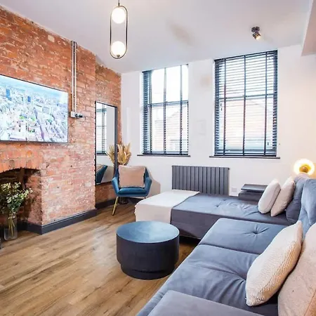Stay Awhile - Spacious 2-Bed Duplex Nq - Bts 4 Манчестер