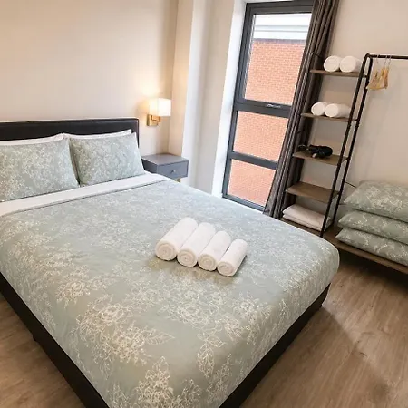 Centre 2 Bed With A Balcony Apartment *