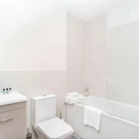 Bright & Spacious 2 Bedroom