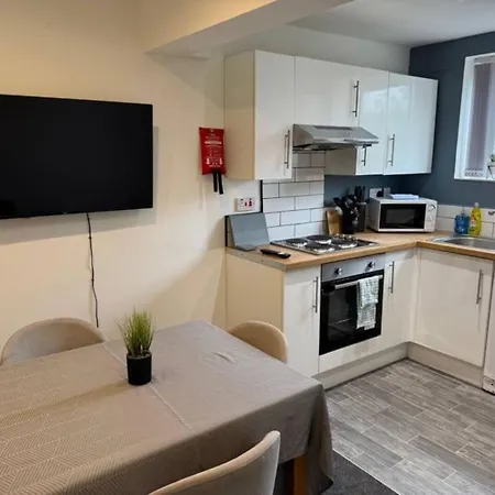 Casa Cove 2br Flat Free Parking, 5 Min To Hospital Apartmán