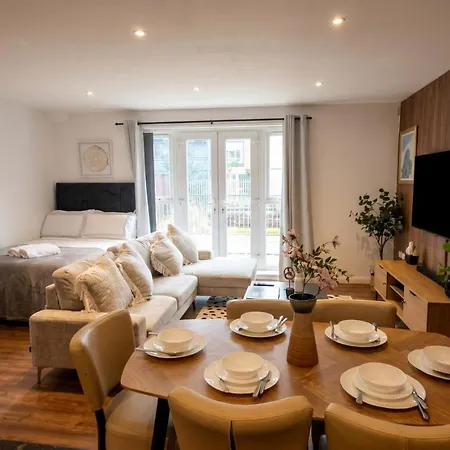 Boutique Two-bedroom Near Old Trafford, Sleeps Six, Free Parking Daire Manchester