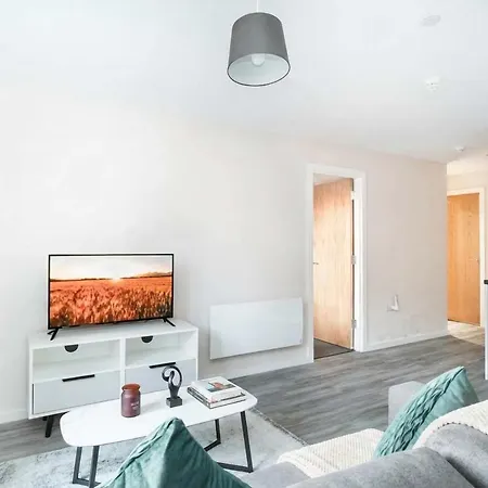 Bright & Spacious 2 Bedroom Apartamento
